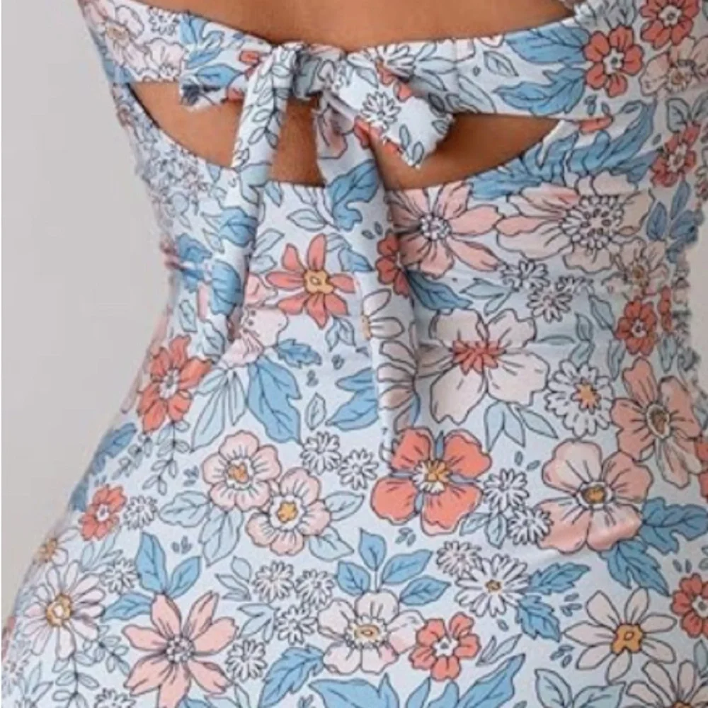 NWOT- Women TwistFront Cutout Adjustable Straps Ruched Swimwear Neutral floral